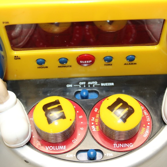 M&Ms Vintage Collectible AM/FM Digital Alarm Clock Radio Snooze Antenna WORKS - Picture 5 of 10